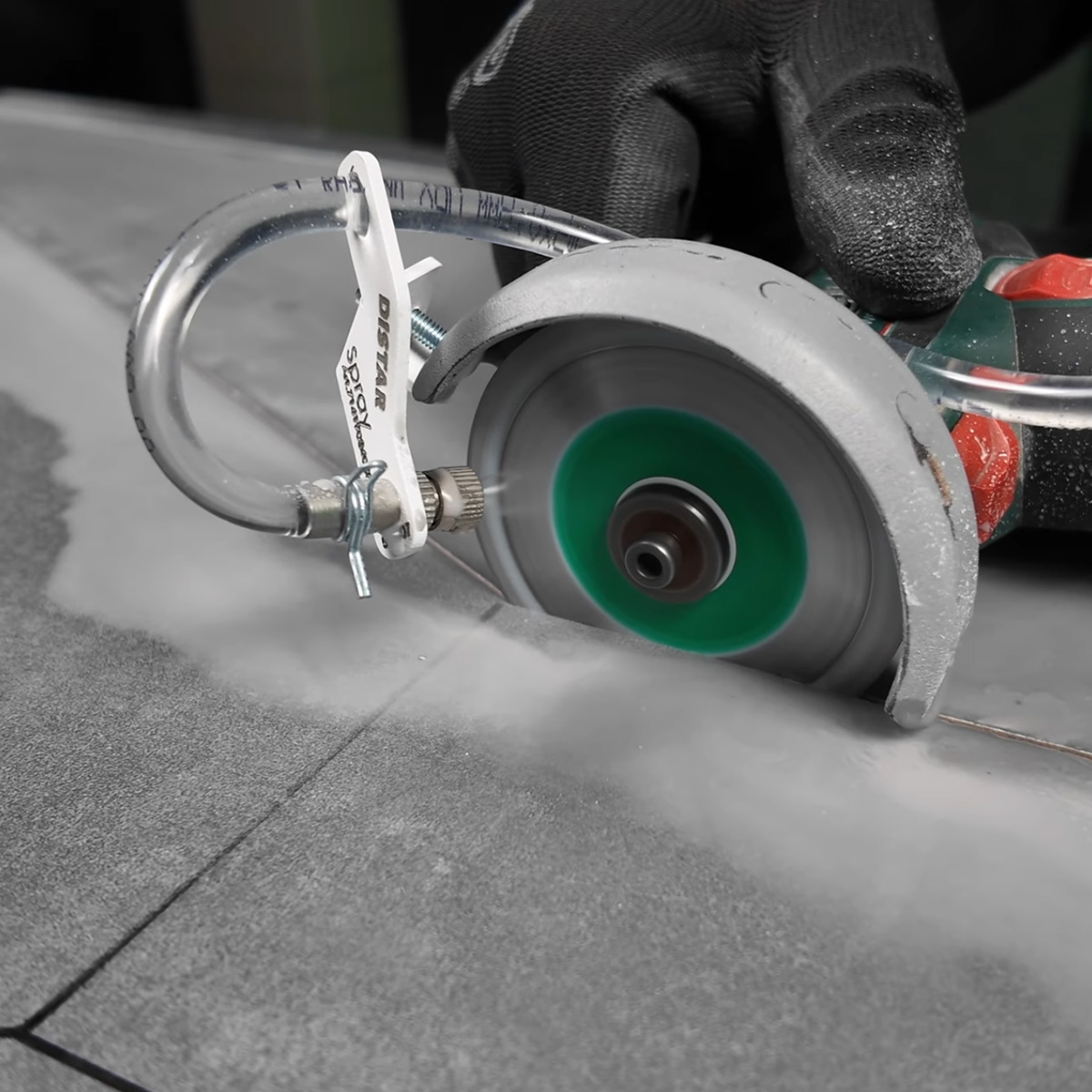 Distar Spray tool ideal for high-quality tile cutting